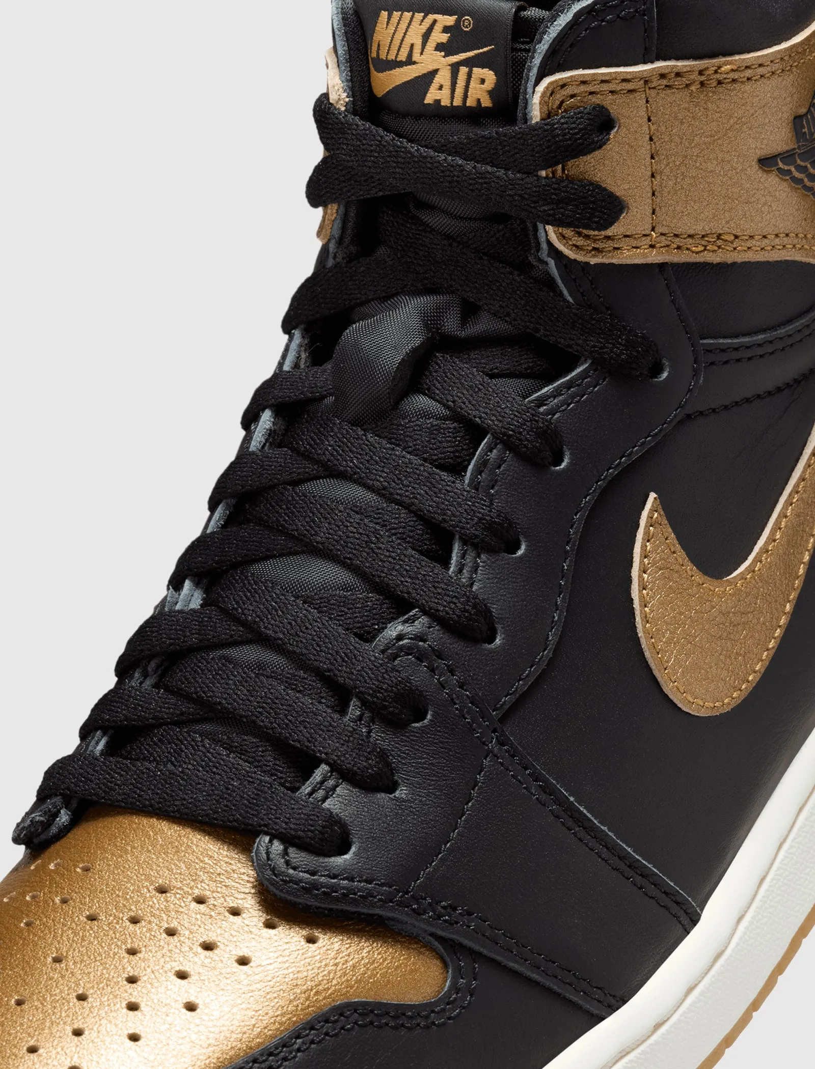 AIR JORDAN 1 RETRO HIGH OG "BLACK/METALLIC GOLD/SAIL"