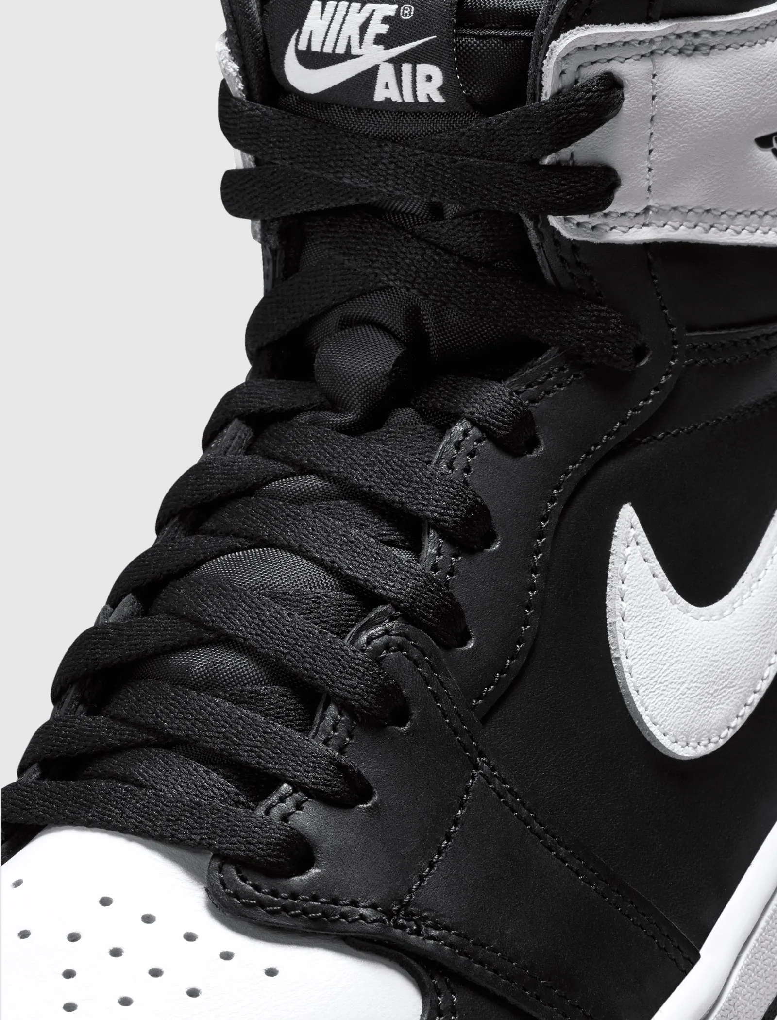 AIR JORDAN 1 RETRO HIGH OG "BLACK/WHITE"