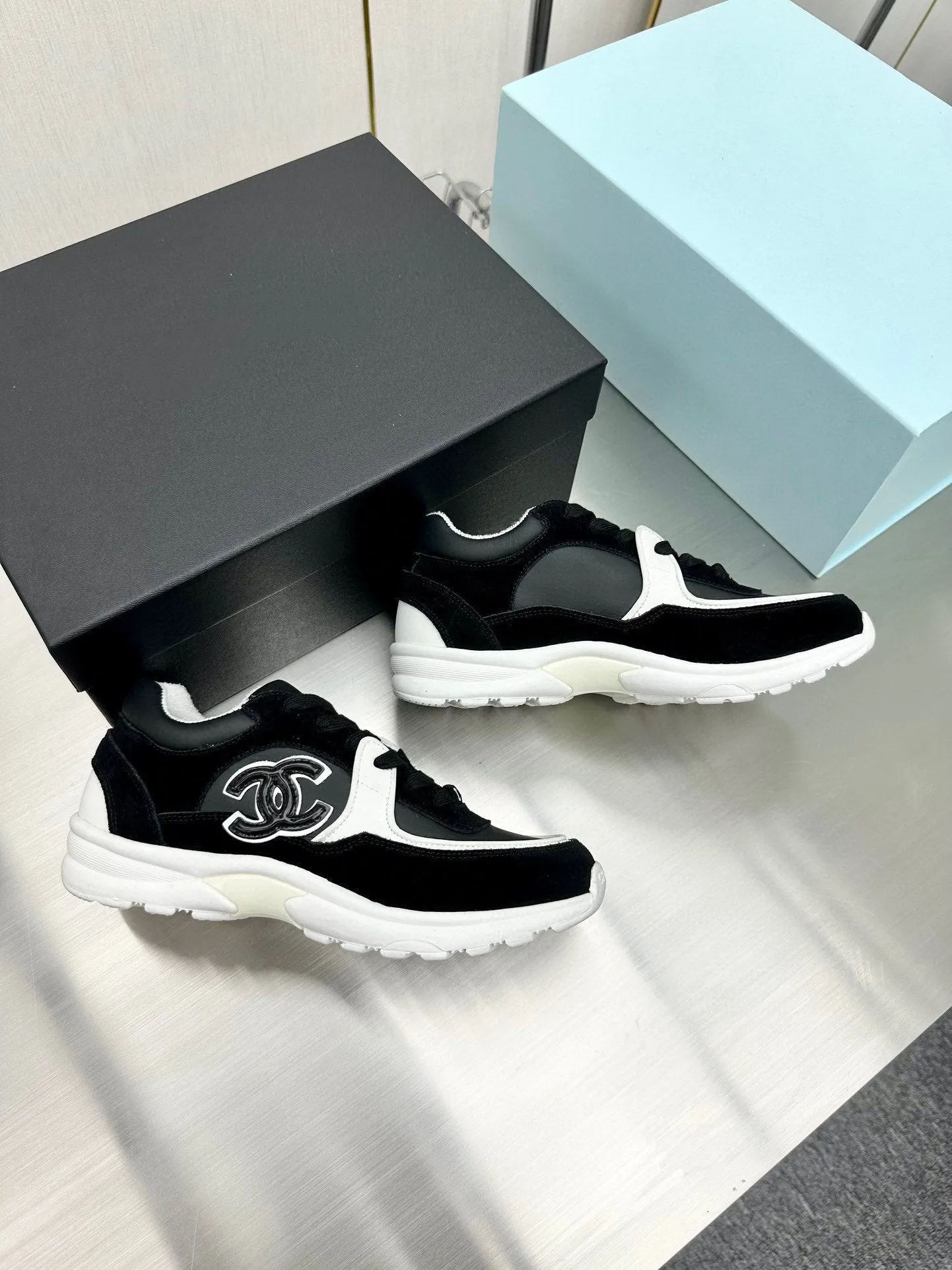 CC LOW TOP TRAINER BLACK WHITE SNEAKERS