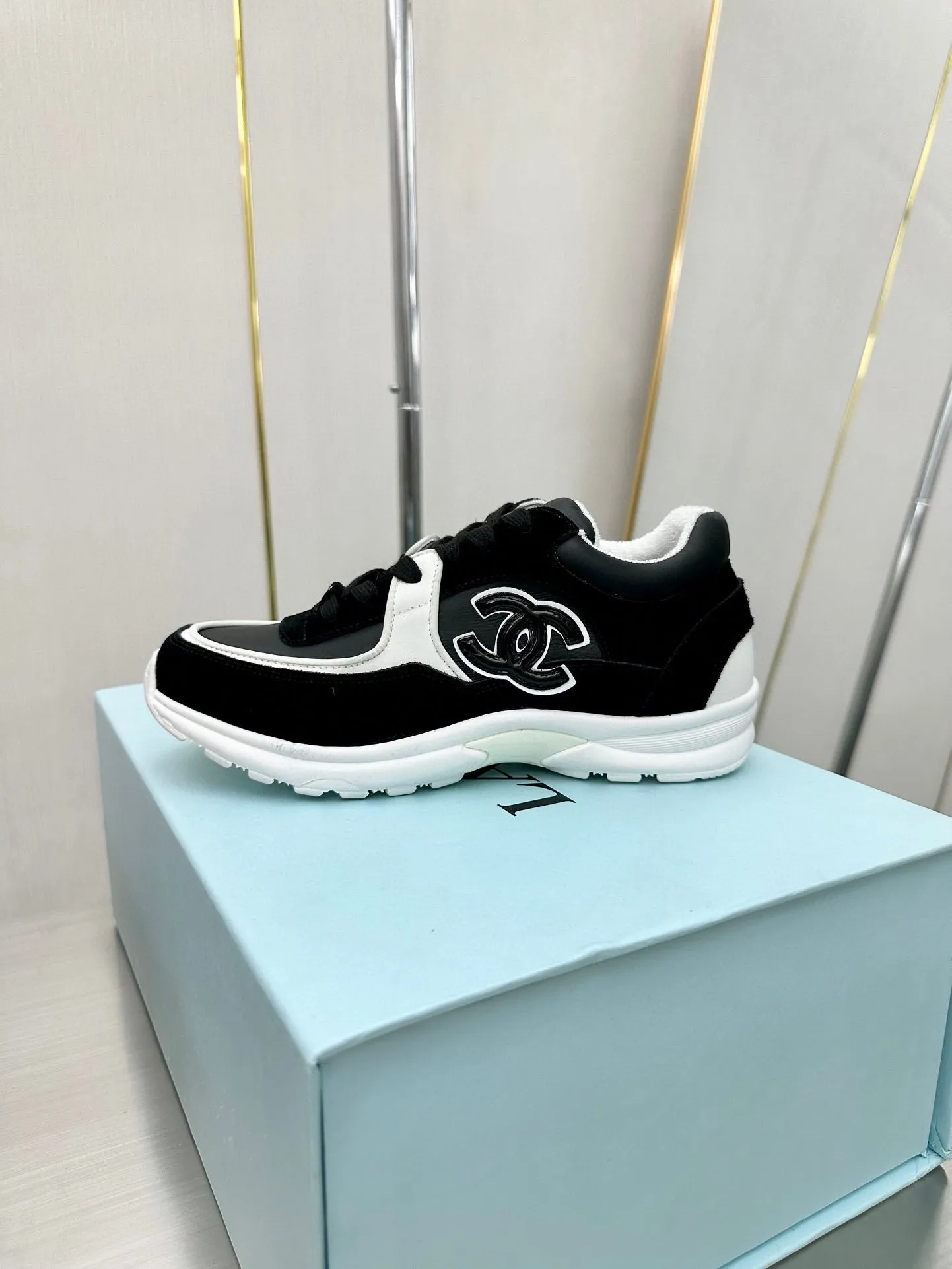 CC LOW TOP TRAINER BLACK WHITE SNEAKERS