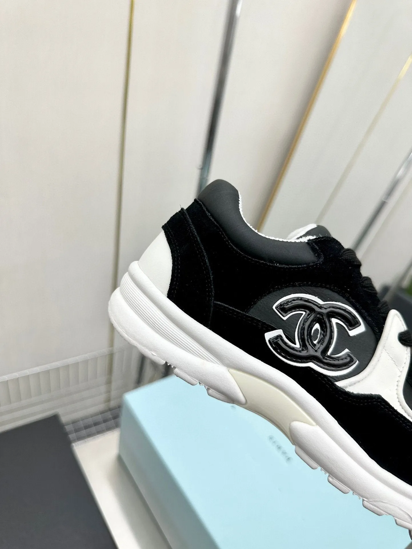 CC LOW TOP TRAINER BLACK WHITE SNEAKERS