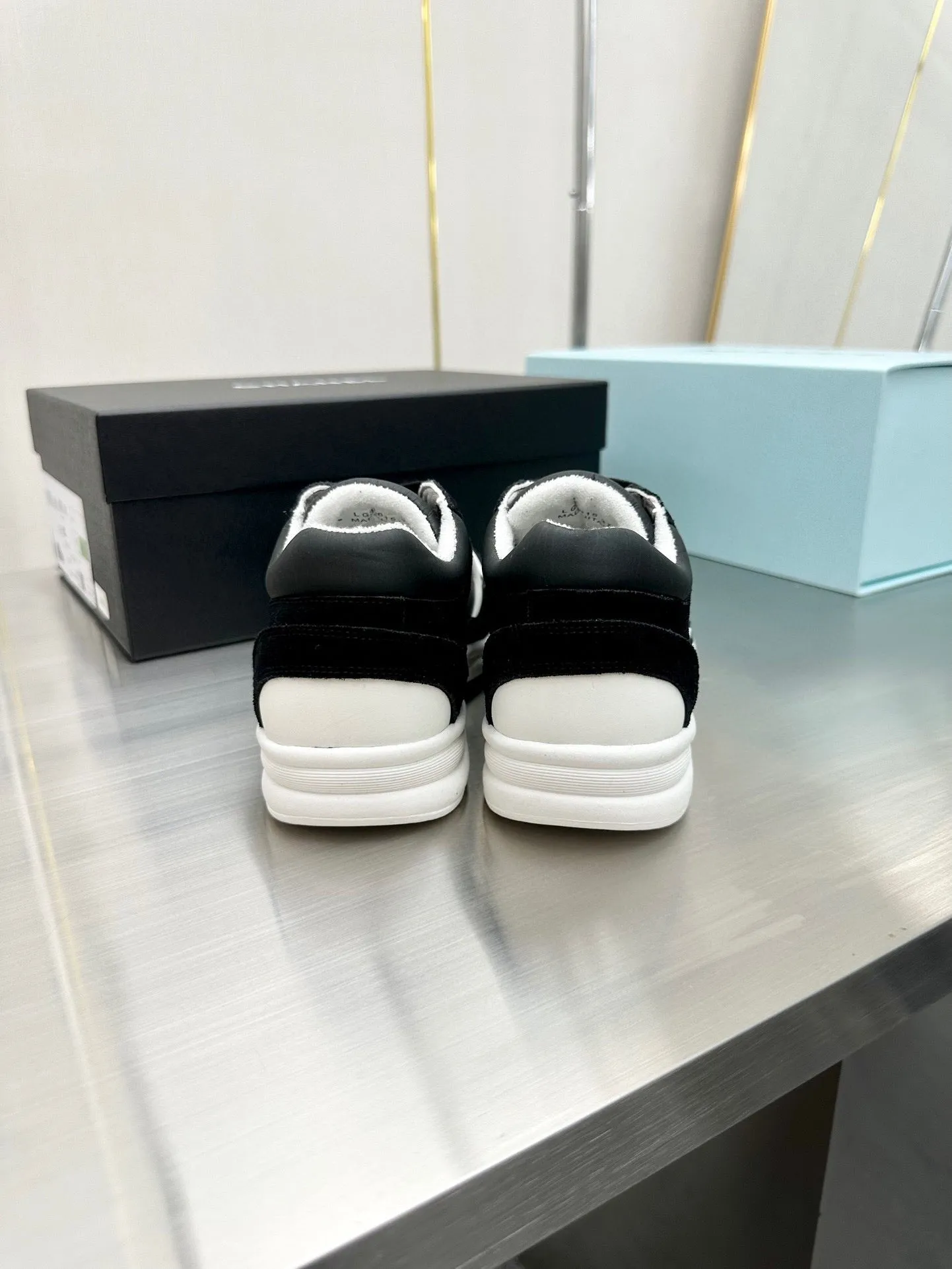 CC LOW TOP TRAINER BLACK WHITE SNEAKERS