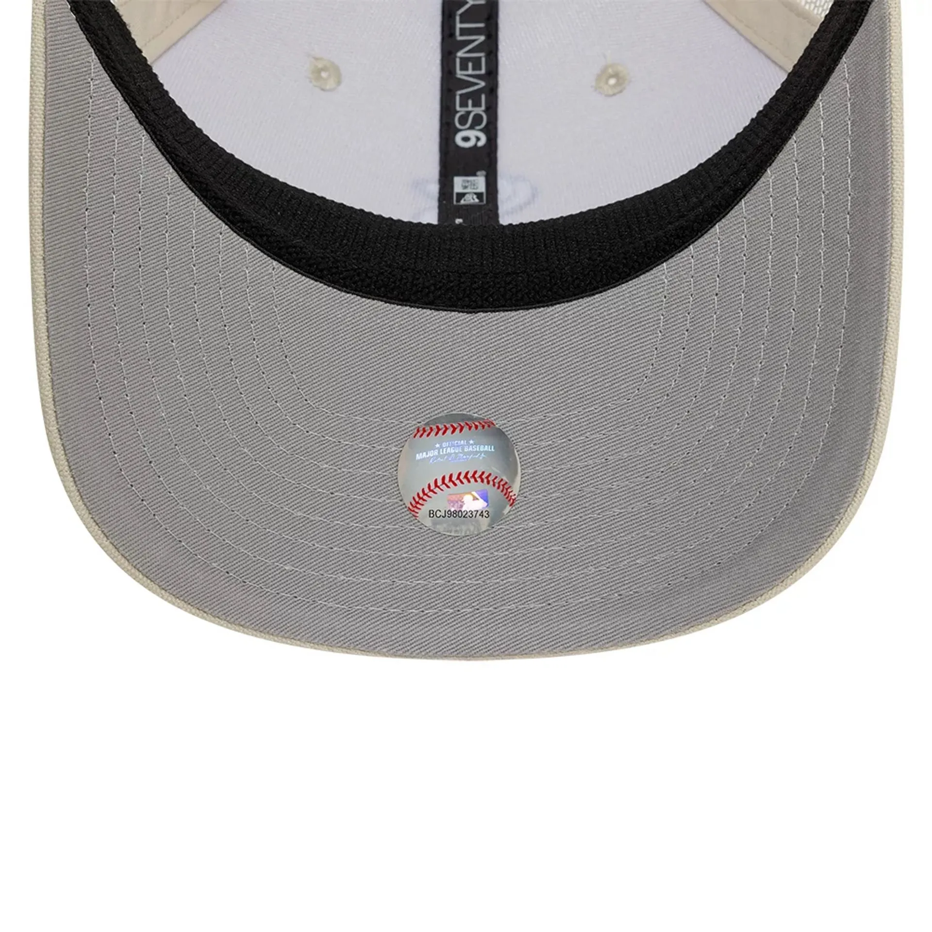 Chicago White Sox Canvas Light Beige 9SEVENTY Stretch Snap Adjustable Cap