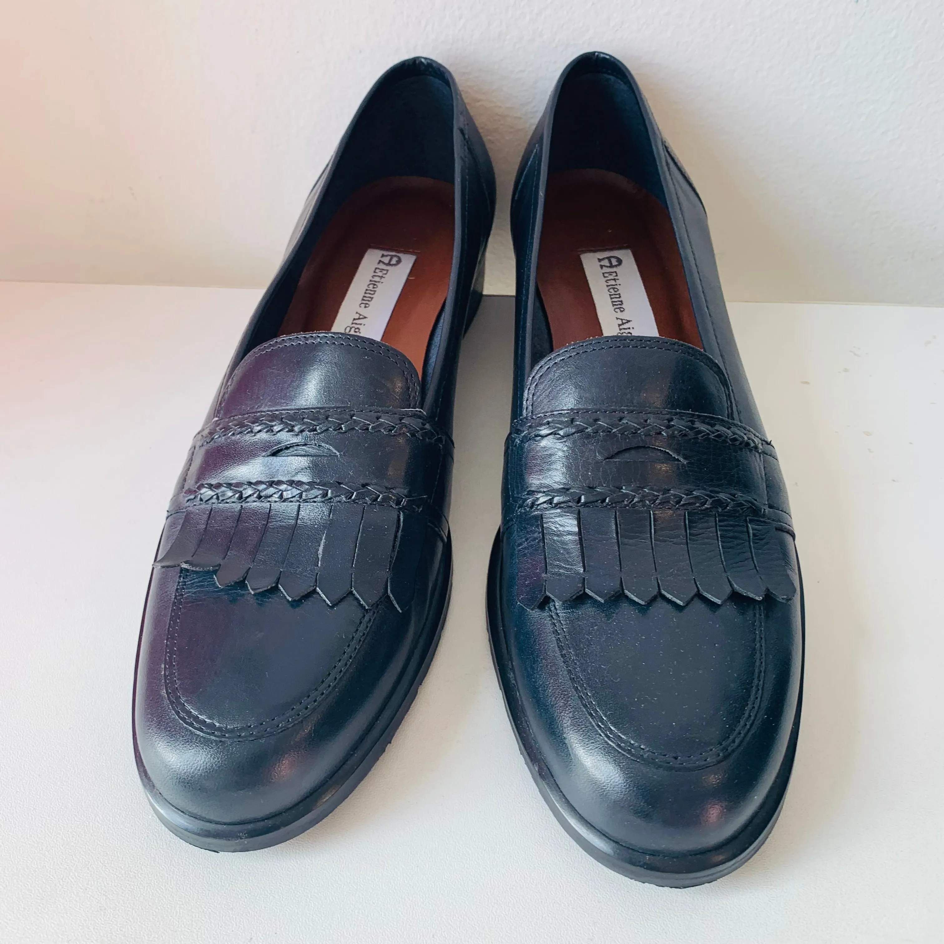 Etienne Aigner Vintage Navy Blue Leather Kilt Fringe Karlie Style Penny Loafer Size 8 Women’s