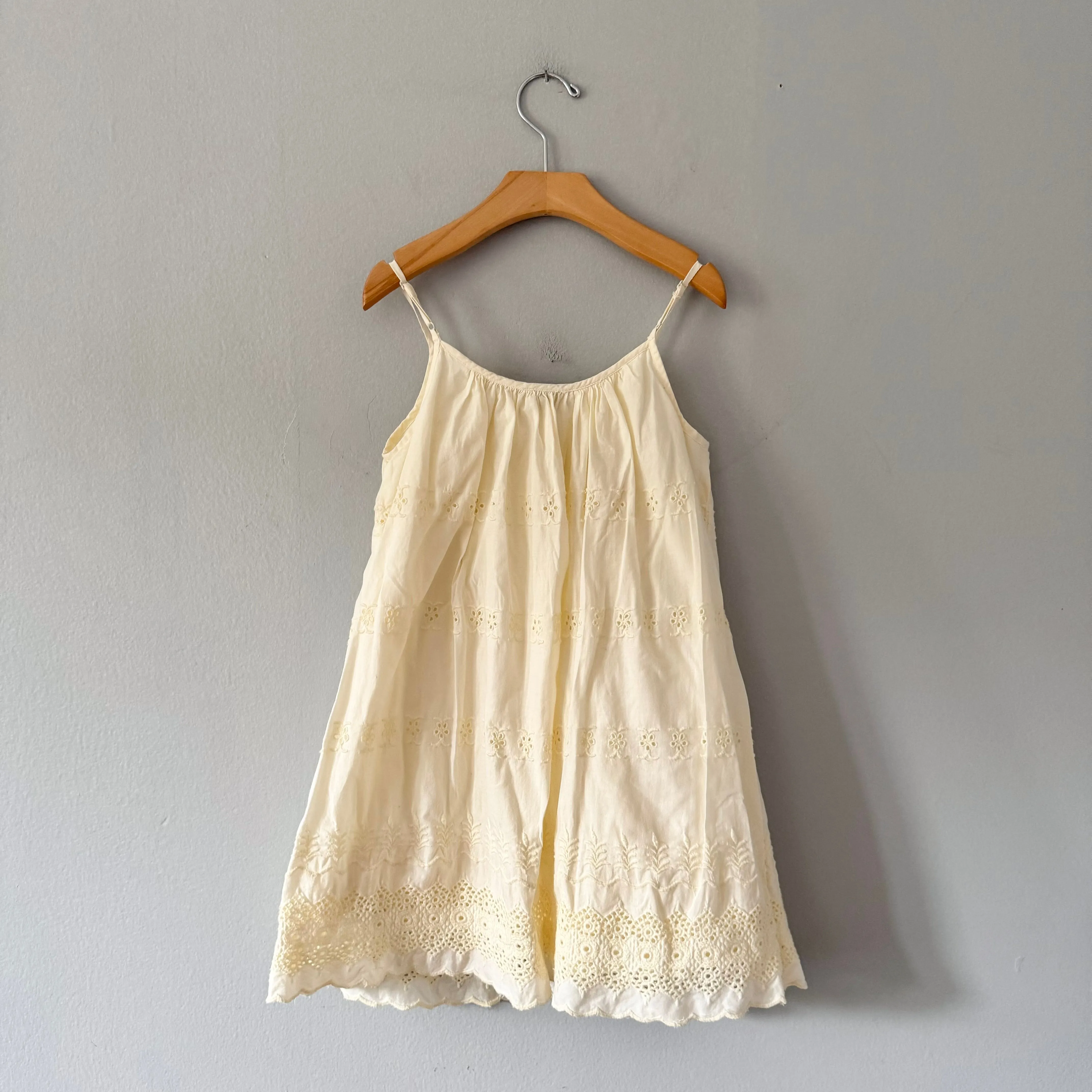 Gap / Off white eyelet cami dress / 6-7Y